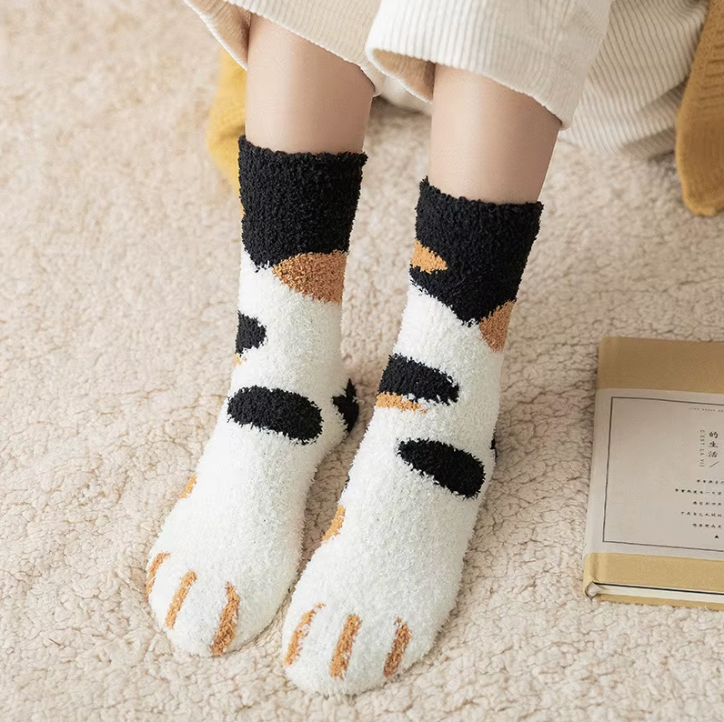 Flauschige Katzenpfoten-Socken