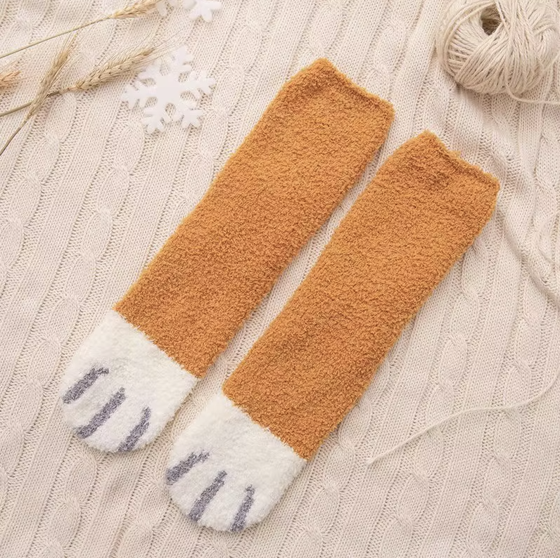 Flauschige Katzenpfoten-Socken